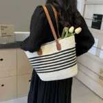 Outdoor woven tote bag - Image 2